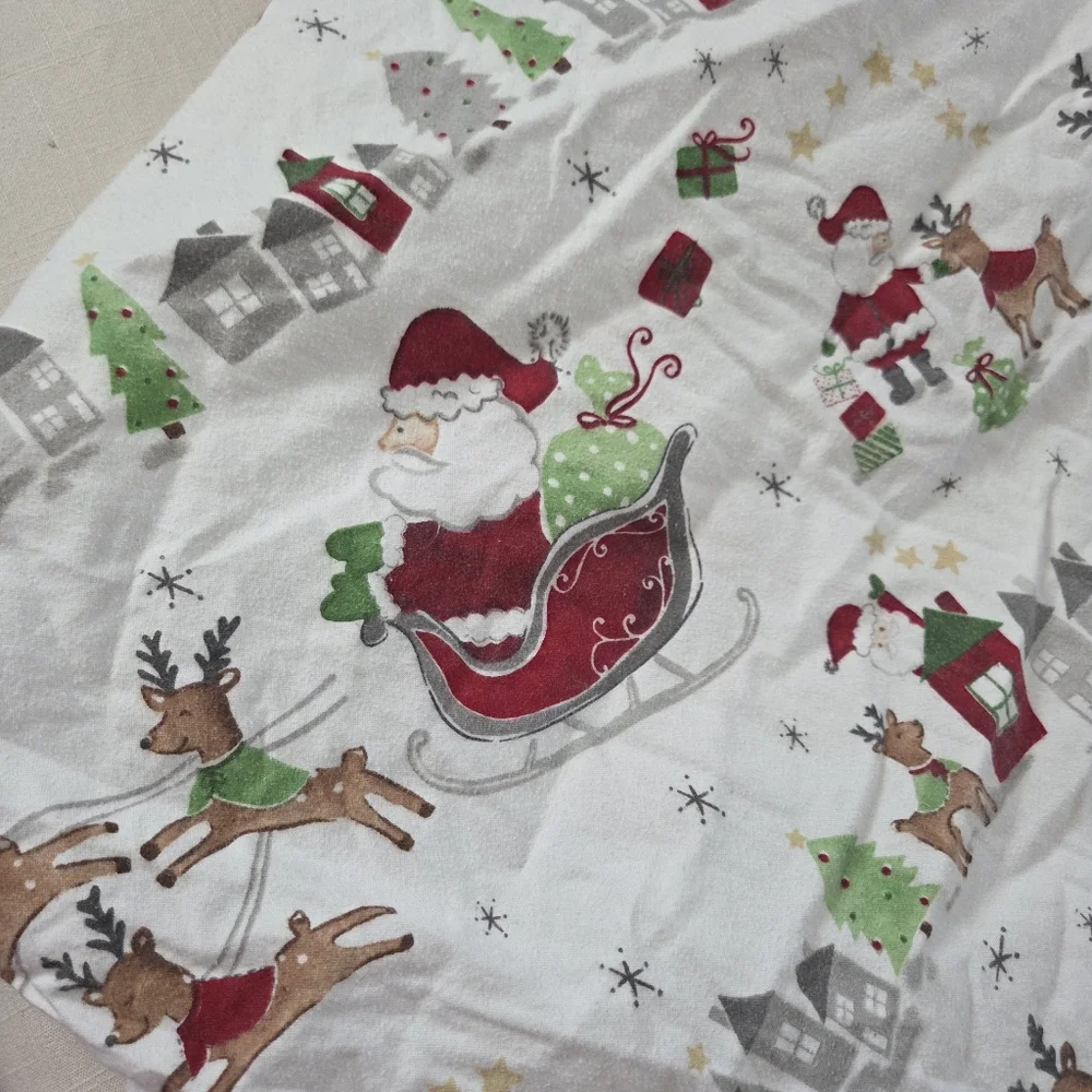 Pottery Barn Kids Holiday Santa Reindeer Fitted Crib Sheet 100% Cotton Flannel